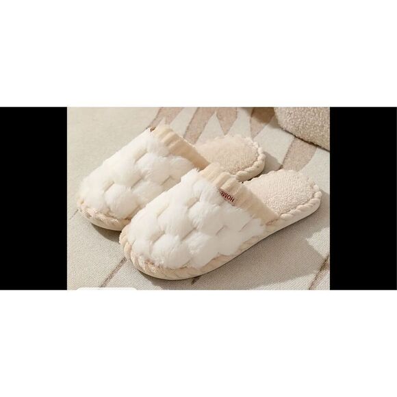 Draft Listing Cream and white colored plush closed toe slippers size 10.5/11￼ - Picture 1 of 8